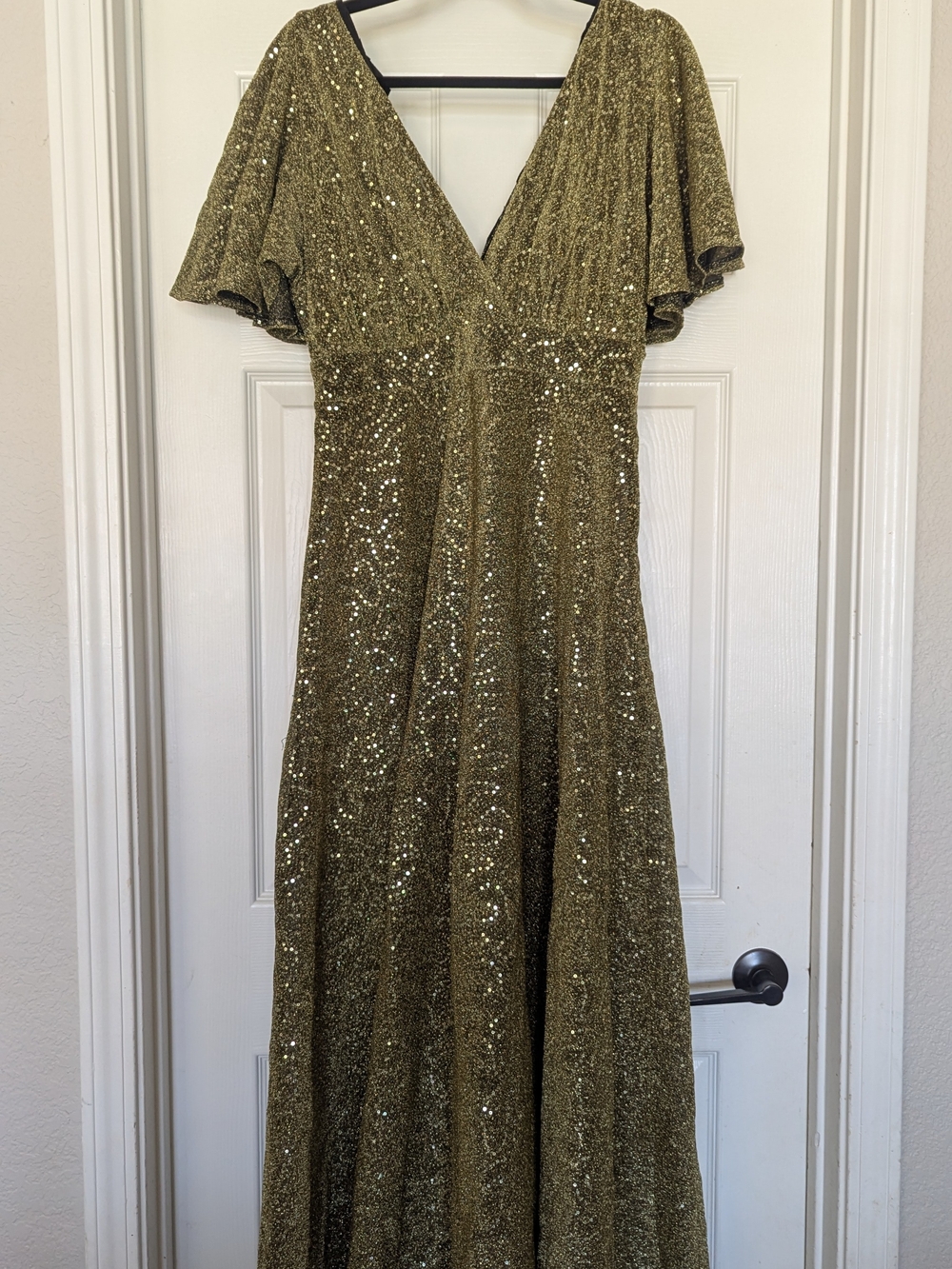 Women's Glitter Lurex Angel Sleeve Evening Dress
di Dress with Flutter Sleeves